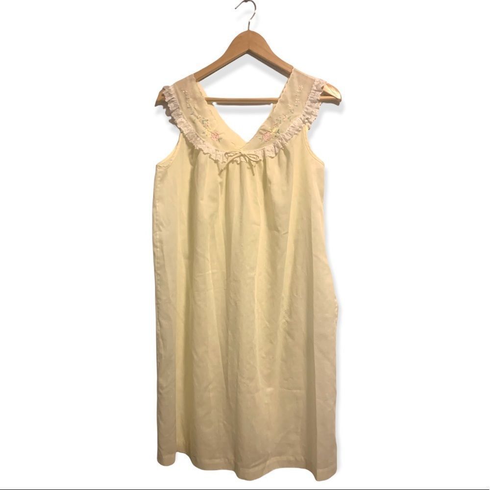 VINTAGE Sears 80’s Yellow Nightgown with Floral Embroidery Size Large
